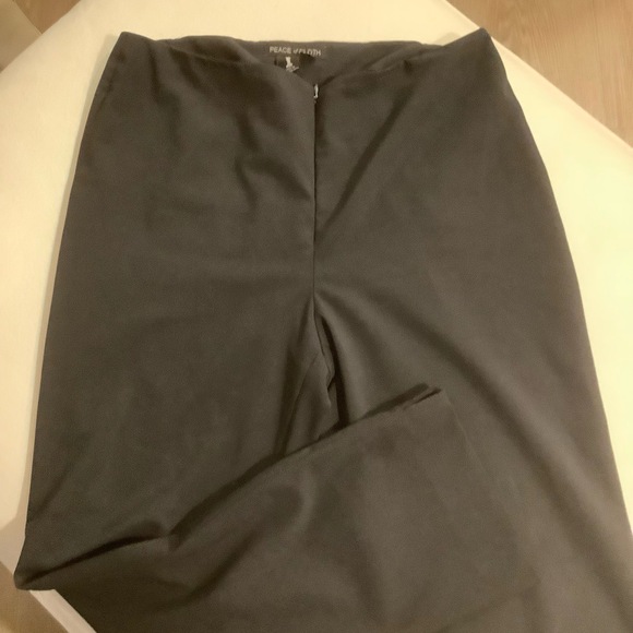 PEACE of CLOTH Womens Size 4 BLACK Slim Fit Ankle Trouser Pant Minimalist - Picture 3 of 5